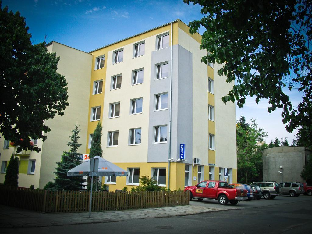 Hostel24 Bed&Breakfast Bydgoszcz Ngoại thất bức ảnh